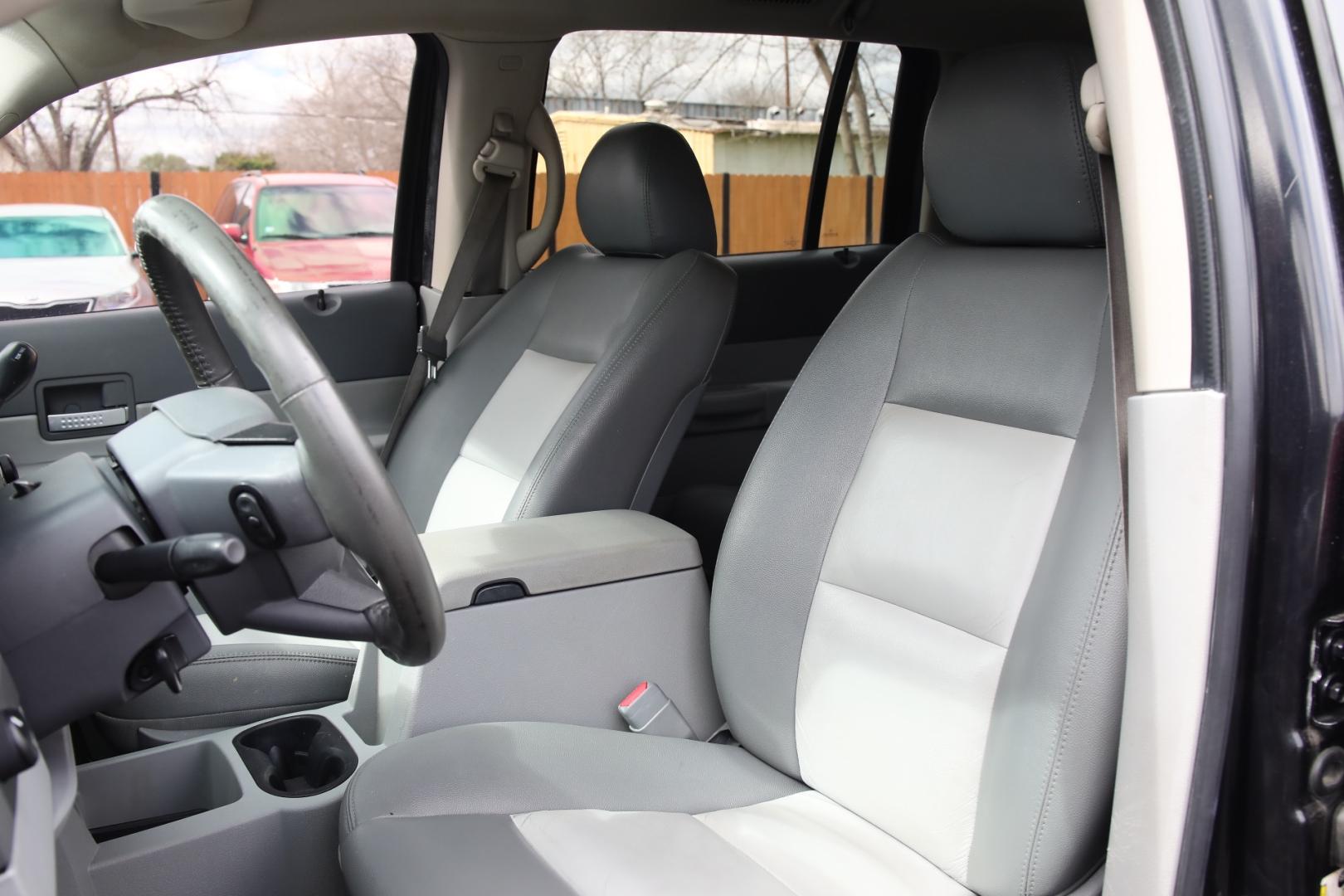 2007 BLACK DODGE DURANGO SLT 2WD (1D8HD48207F) with an 5.7L V8 OHV 16V engine, 4-SPEED AUTOMATIC OR 5-SPEED AUTOMATIC transmission, located at 420 E. Kingsbury St., Seguin, TX, 78155, (830) 401-0495, 29.581060, -97.961647 - Photo#17